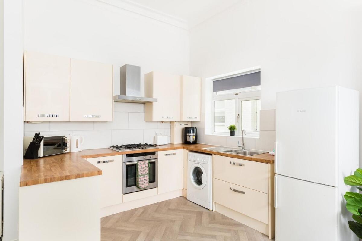 1-Bedroom Apartment In Leamington Spa With Free Parking Exterior photo