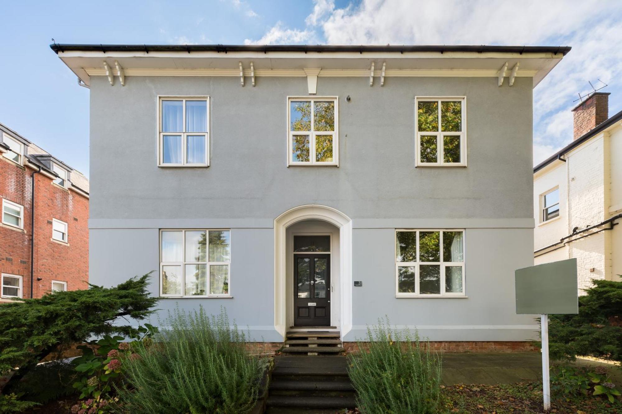 1-Bedroom Apartment In Leamington Spa With Free Parking Exterior photo